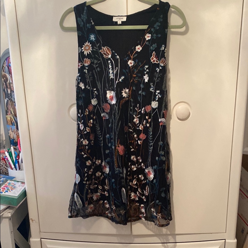 Umgee Black Floral Embroidered dress size small